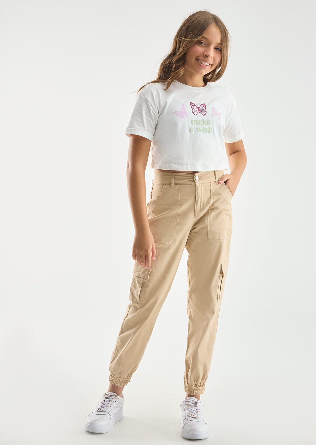 Jogger arena, tiro alto y fondo entero para niñas