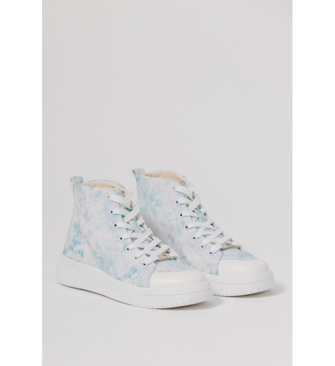 Tenis blancos con estampado tie dye para adolescentes