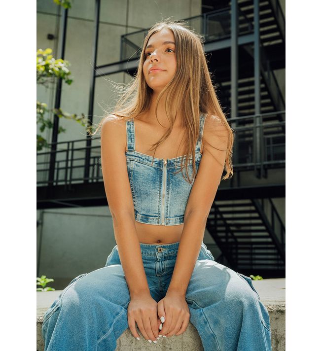 Blusa de tiras azul medio en denim para adolescentes