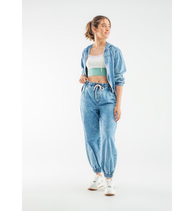 Jogger azul medio en denim para jóvenes