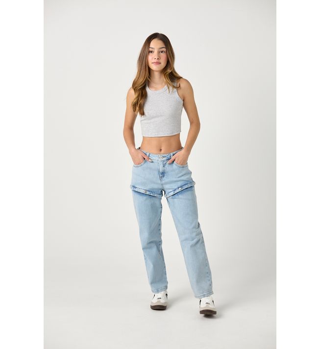 Jean mom jean azul claro y convertible en short para jóvenes