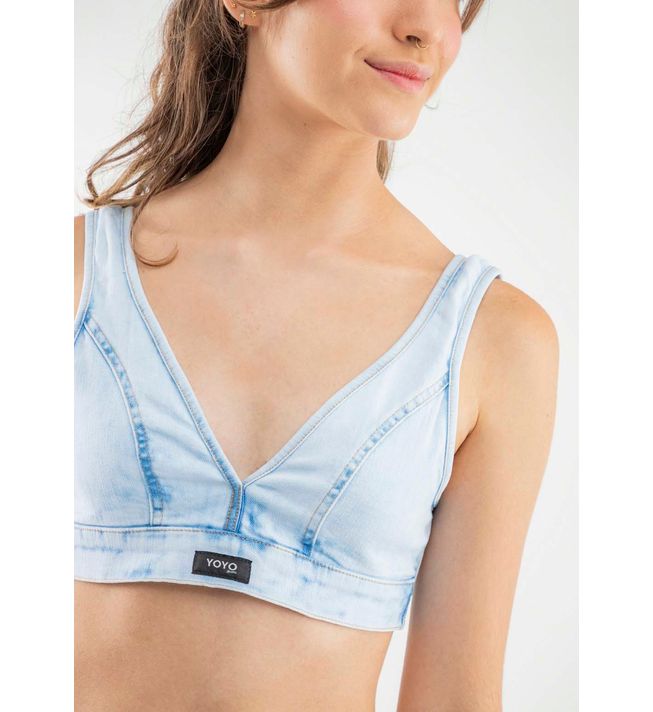 Blusa crop, manga sisa y lavado claro para jóvenes