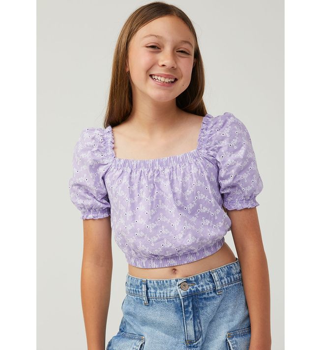 Blusa lila claro en ojalillo para niñas