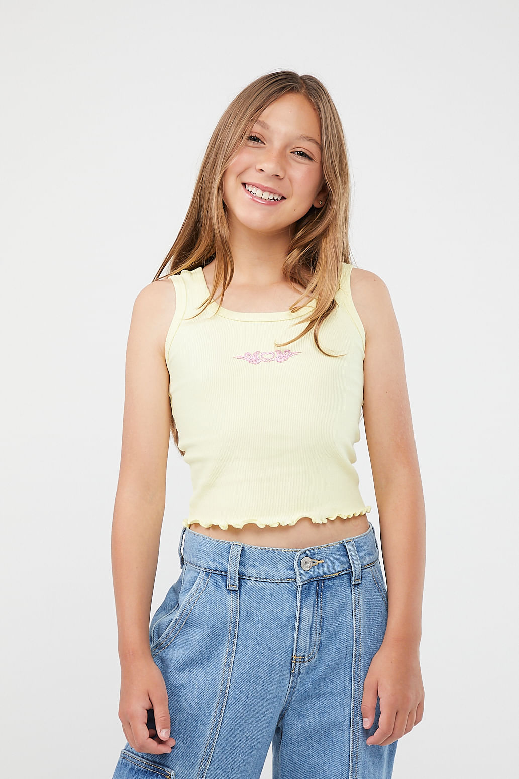 Camiseta amarillo pastel con frente estampado para niñas