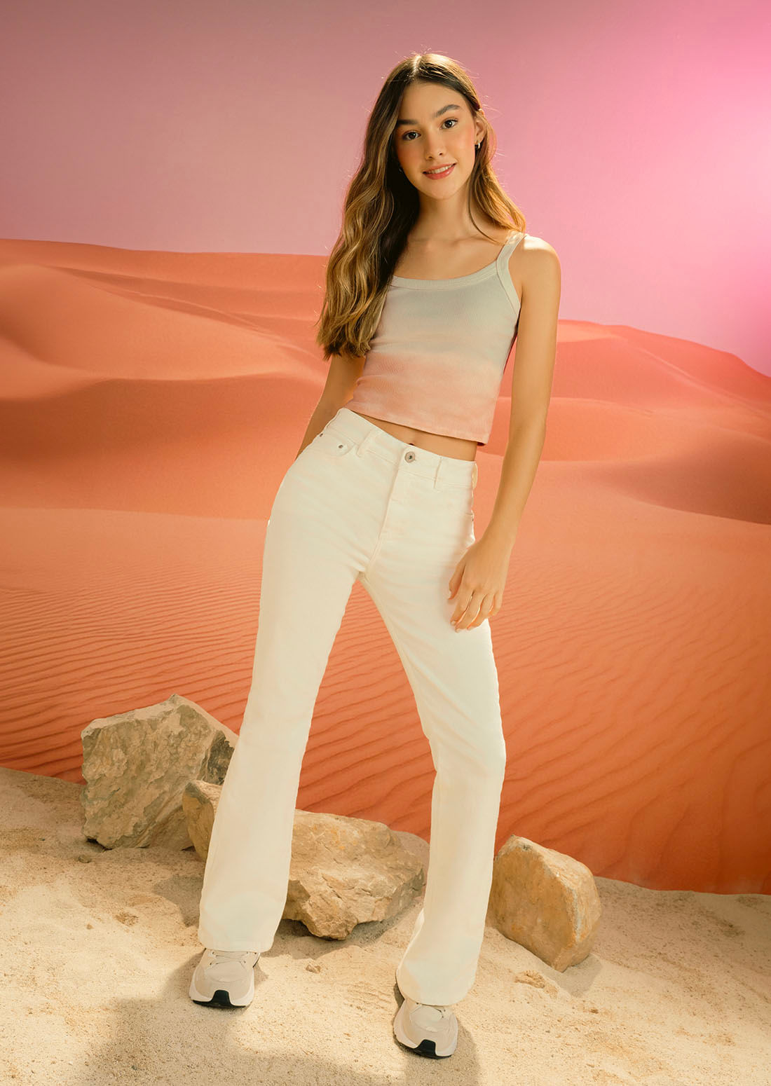 Pantalon tejano color marfil para adolescentes.
