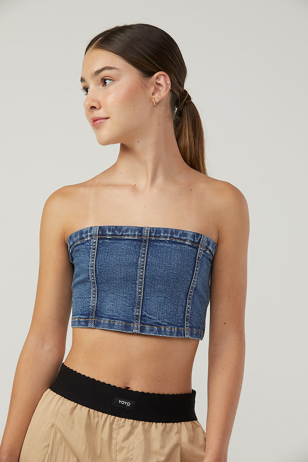 Blusa strapless en denim para jóvenes