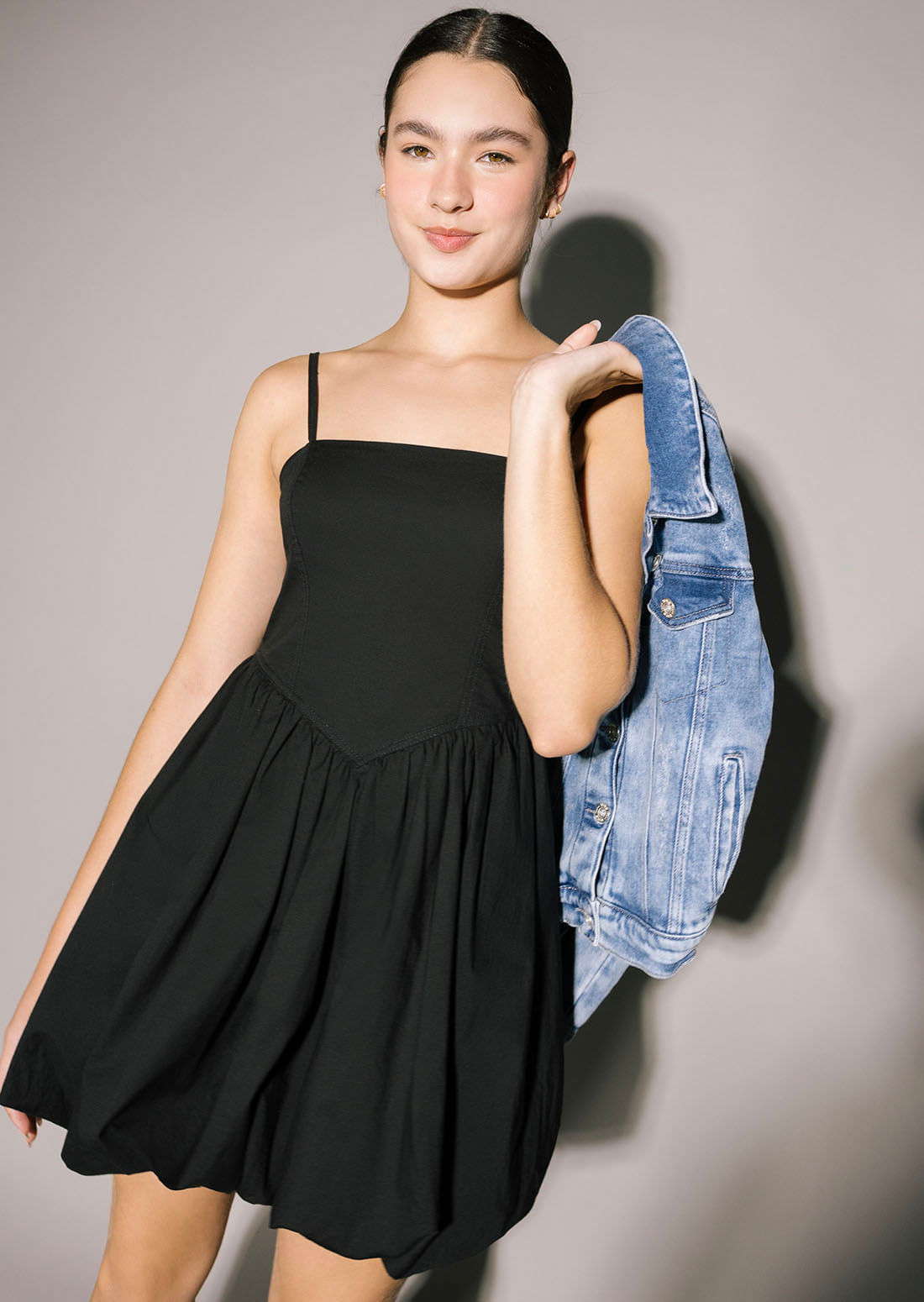 Vestido negro con falda globo para adolescentes