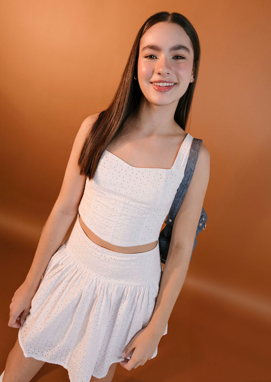 Conjunto blusa y falda en ojalillo para adolescentes