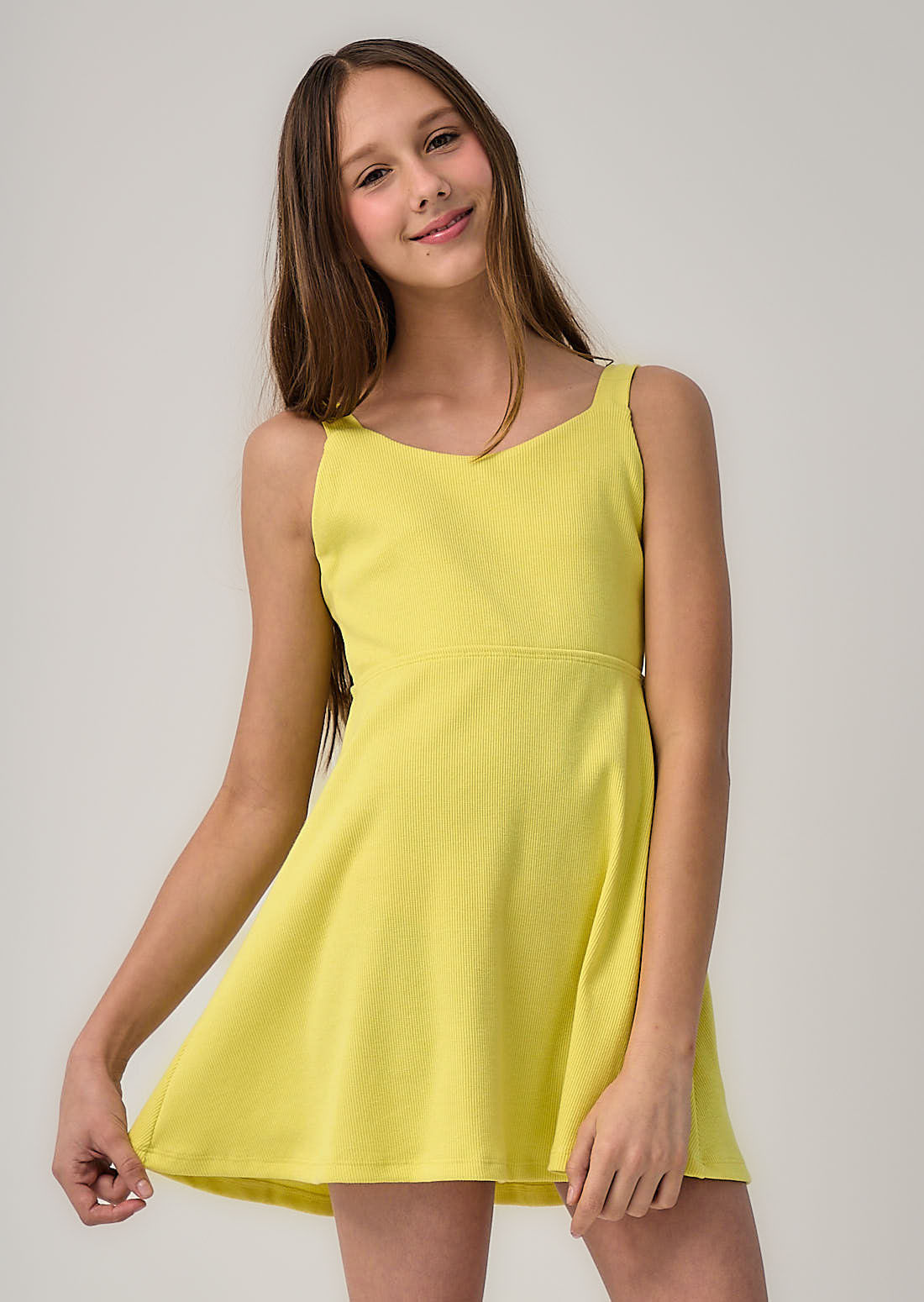 Vestido verde lima amarre en espalda para niñas
