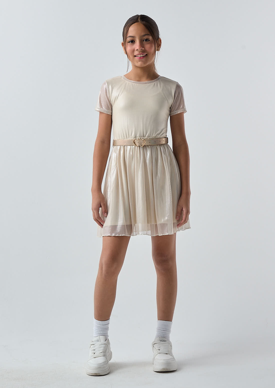 Vestido beige en malla para jóvenes