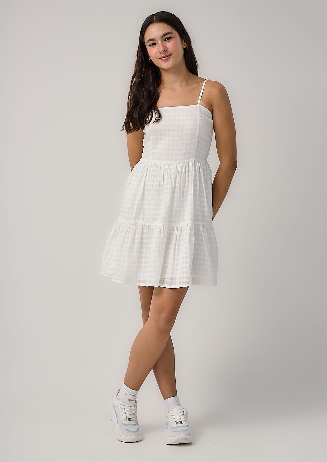 Vestido marfil con cierre en espalda para jóvenes