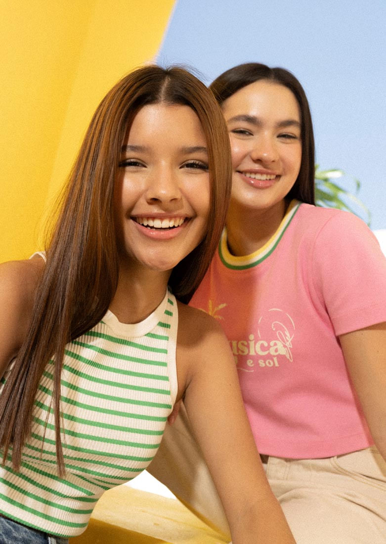 Camiseta verde a rayas para jóvenes
