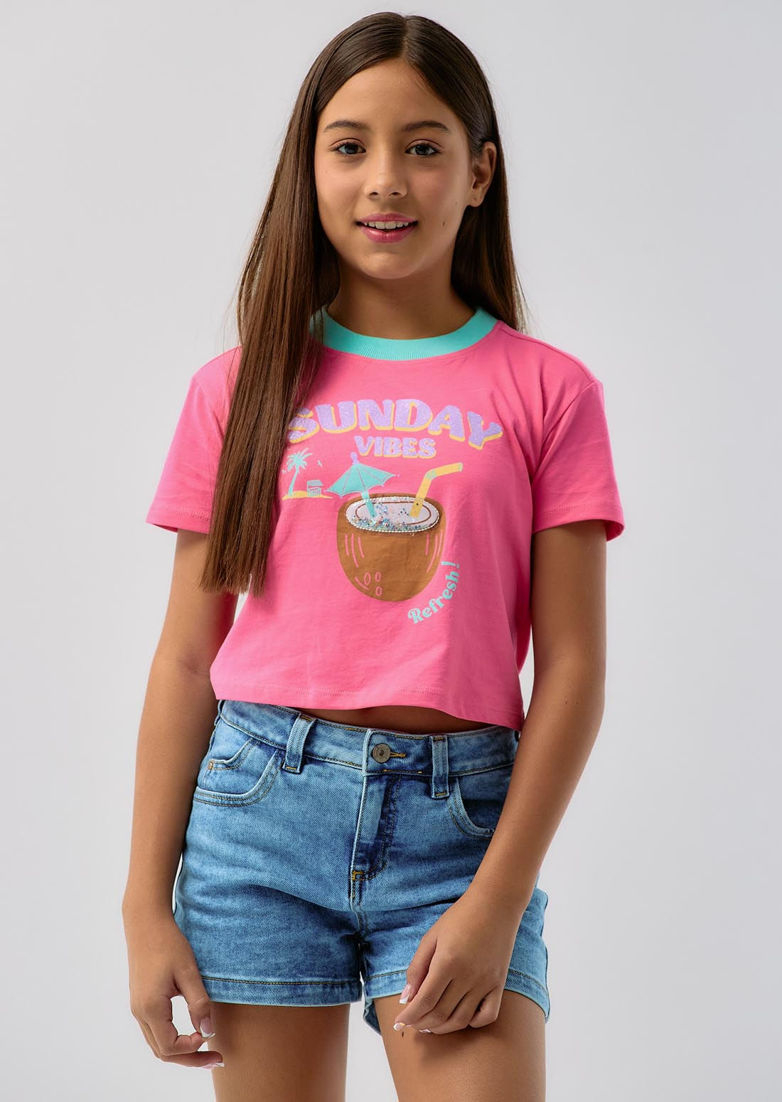 Camiseta rosa medio rectilíneo en cuello para niñas