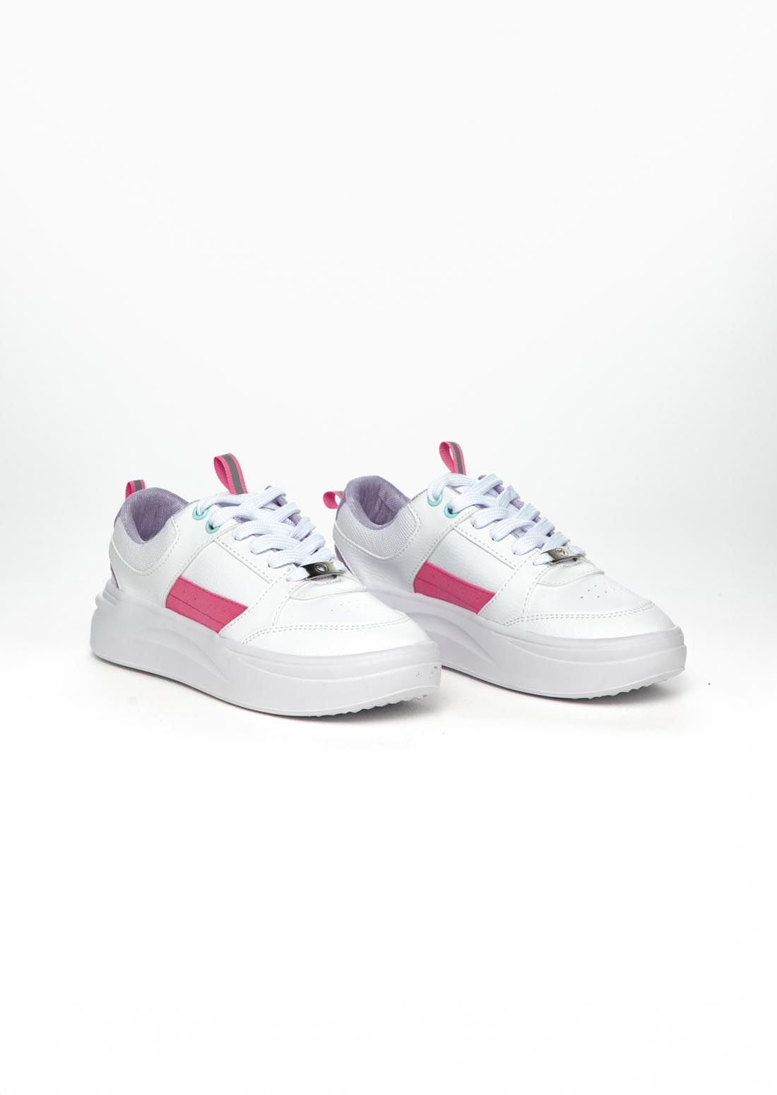 Tenis blancos con cortes para niñas
