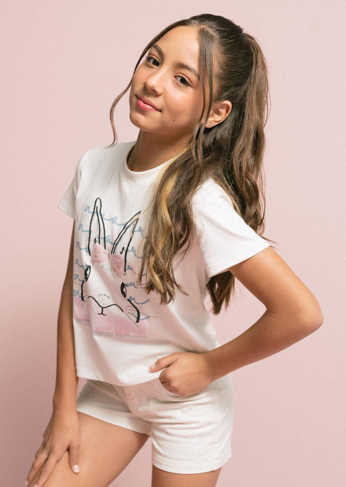 Camiseta marfil estampada en frente para niñas