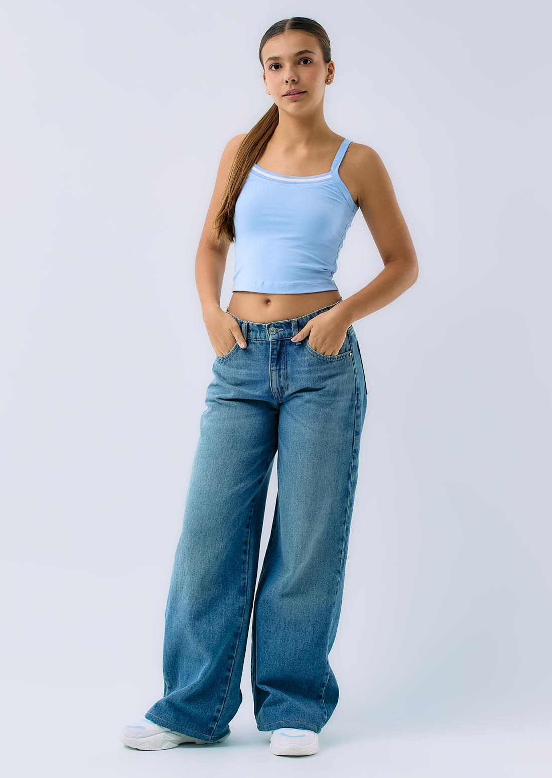 Jean retromom medio con dobles en bota para jóvenes
